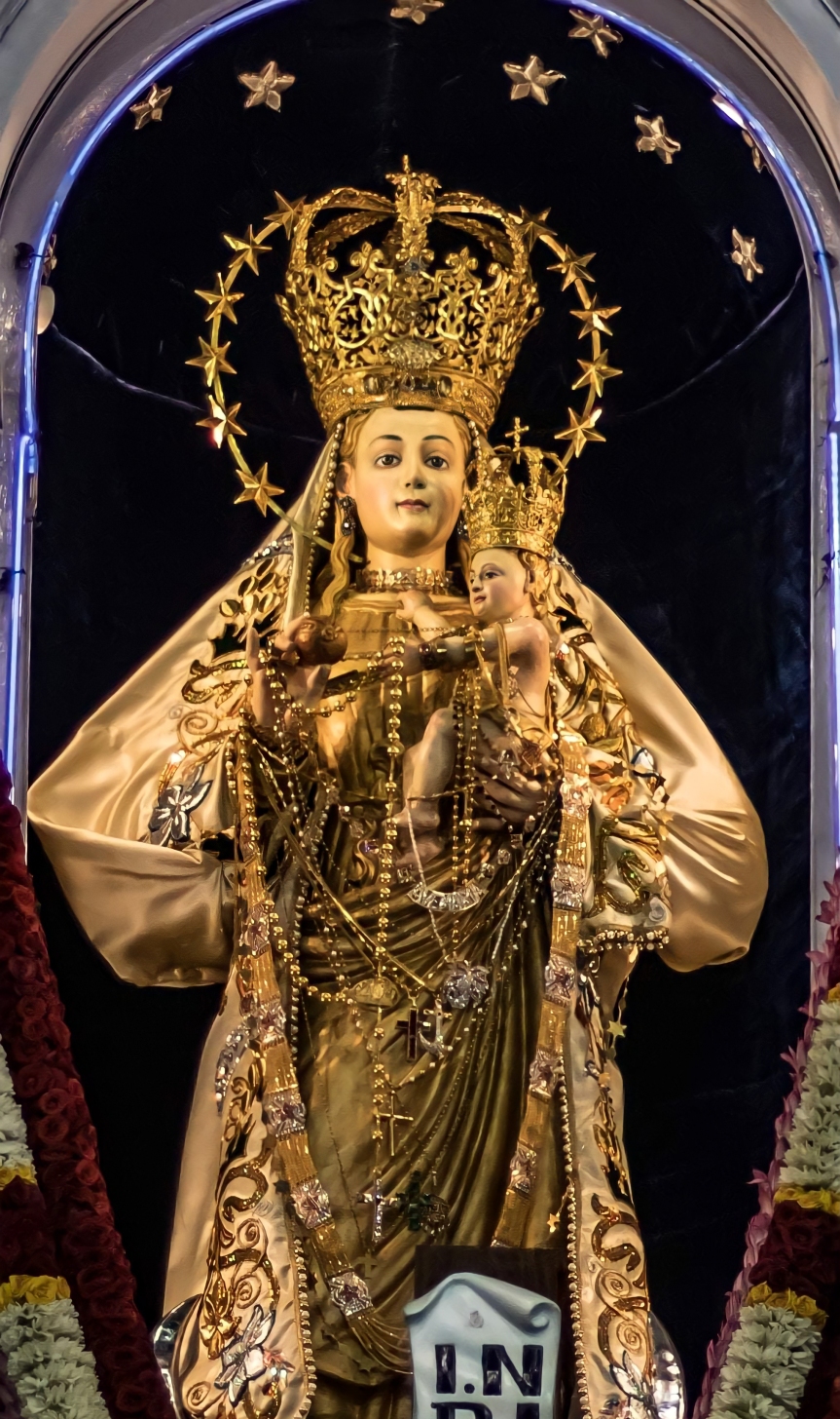 Our Lady of Snows, Statue